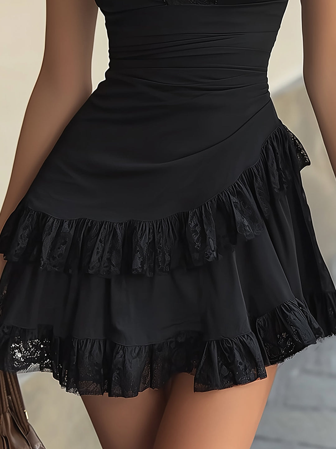 Aria | Nero Pizzo Ruffle Mini Abito with Scollo a V