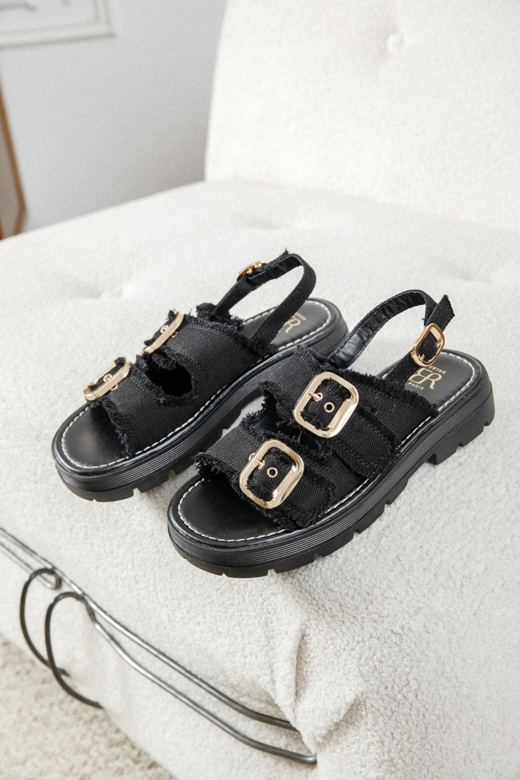 Rialta | Nero Wedge Sandalo