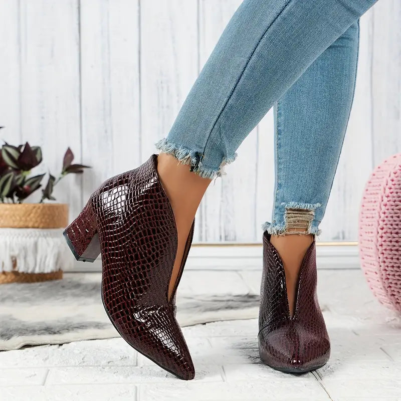 Luz | Women's Textured Ankle Stivali with Curved Cut and Mid Block Tacco