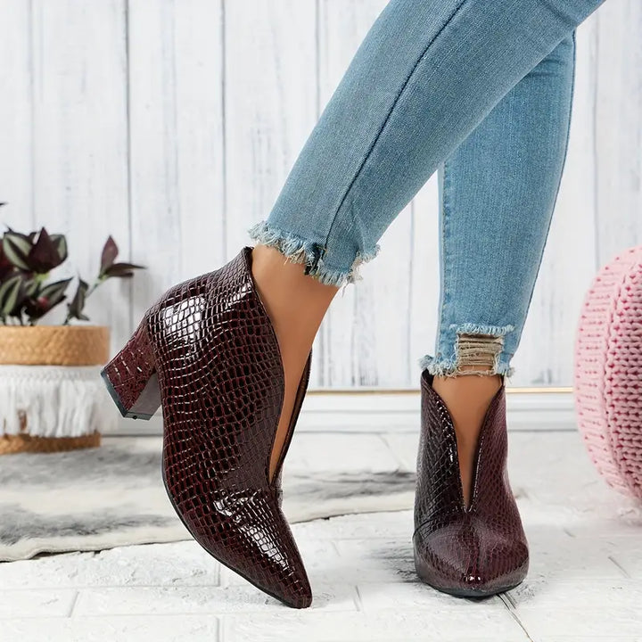 Luz | Women's Textured Ankle Stivali with Curved Cut and Mid Block Tacco