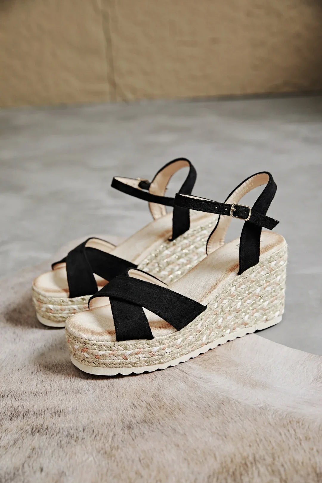 Jovienne | Nero Wedge Sandalo