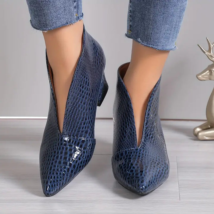 Luz | Women's Textured Ankle Stivali with Curved Cut and Mid Block Tacco