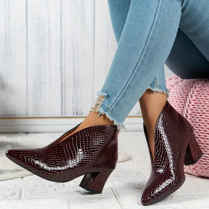 Luz | Women's Textured Ankle Stivali with Curved Cut and Mid Block Tacco