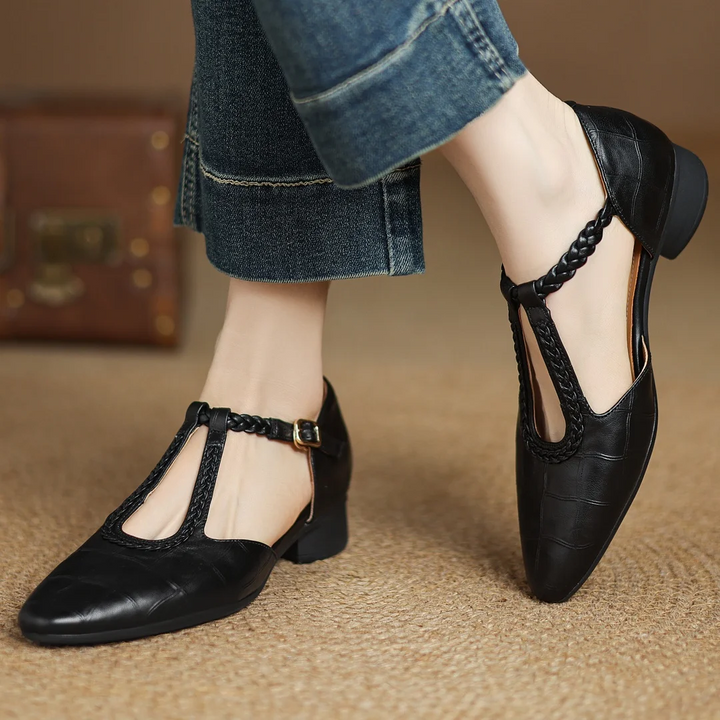 Vivienne | Mary Jane in Pelle
