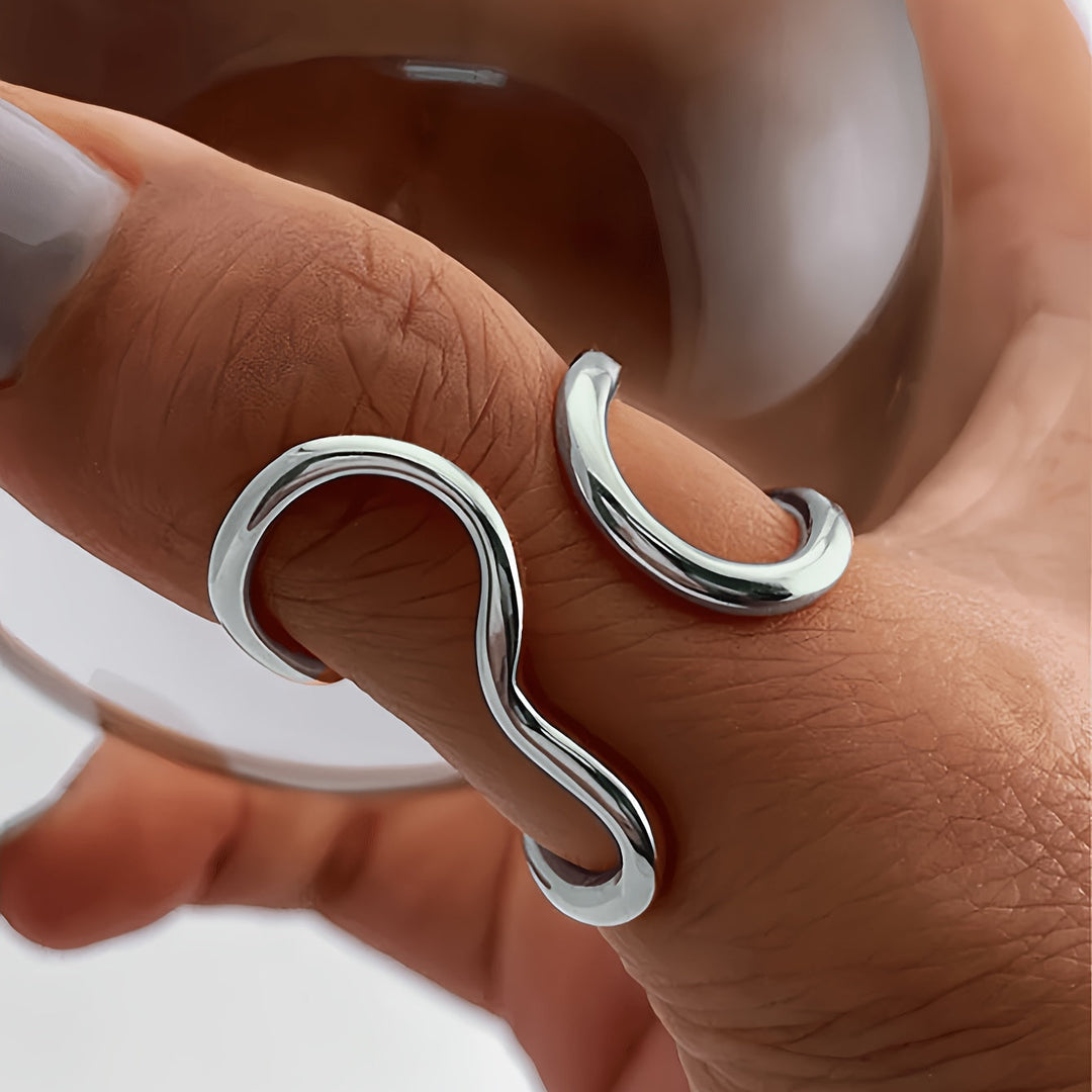 Chic Anello with Asymmetric Wave