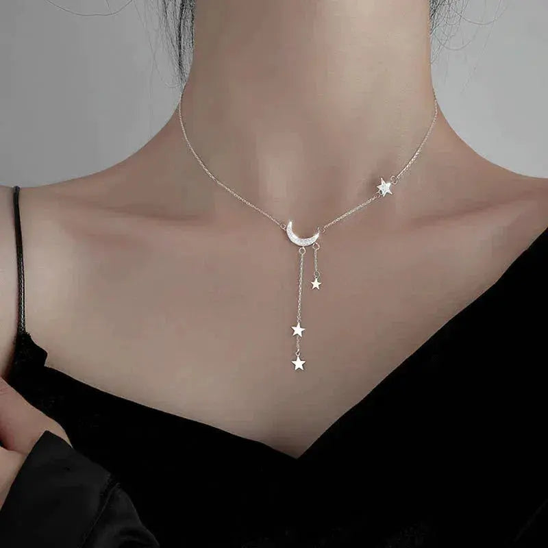 Collana elegante in argento con lune e étoiles
