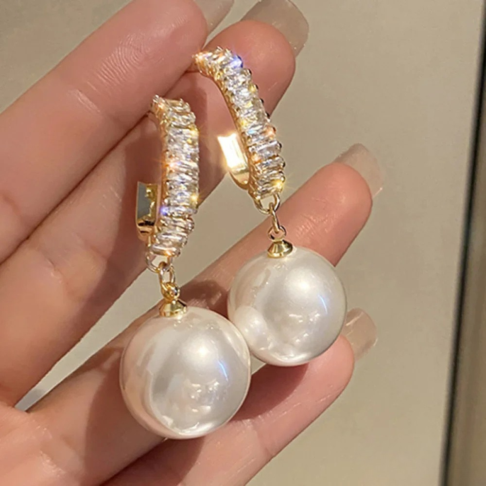Elegante Orecchini with Pearls and Zirconia
