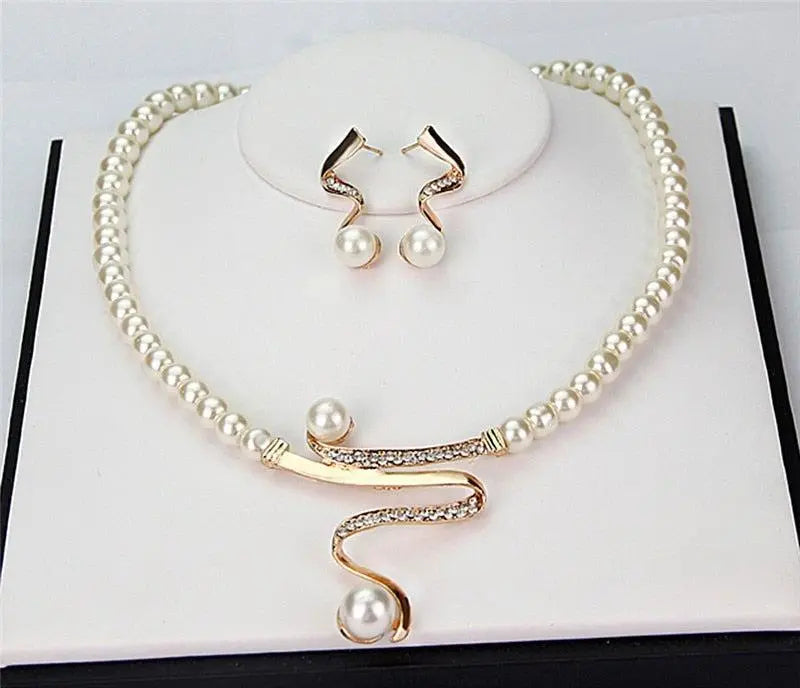 Set collana e orecchini con perle naturelles