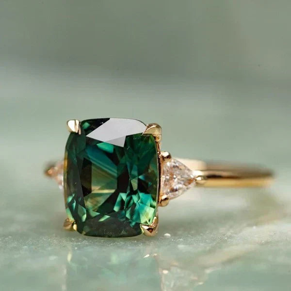 Oro Anello with Stone in Vintage Style
