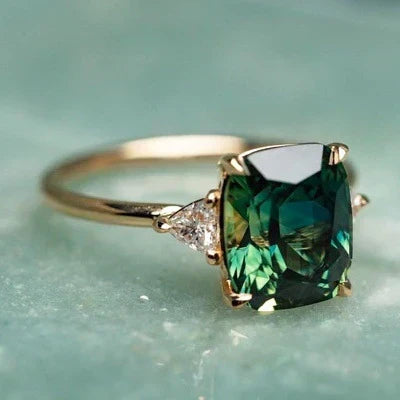 Oro Anello with Stone in Vintage Style