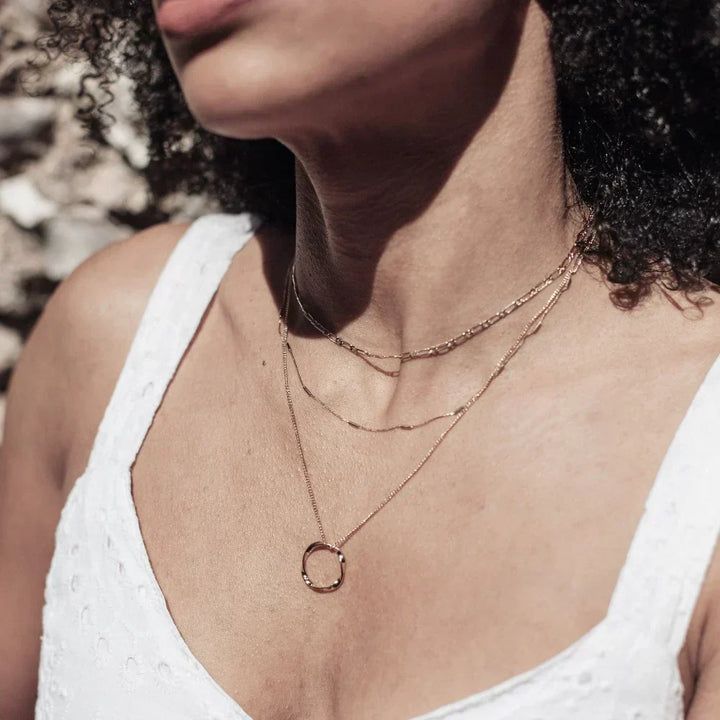 Collana a Cerceau Ouvert a Trois Rangées in Oro