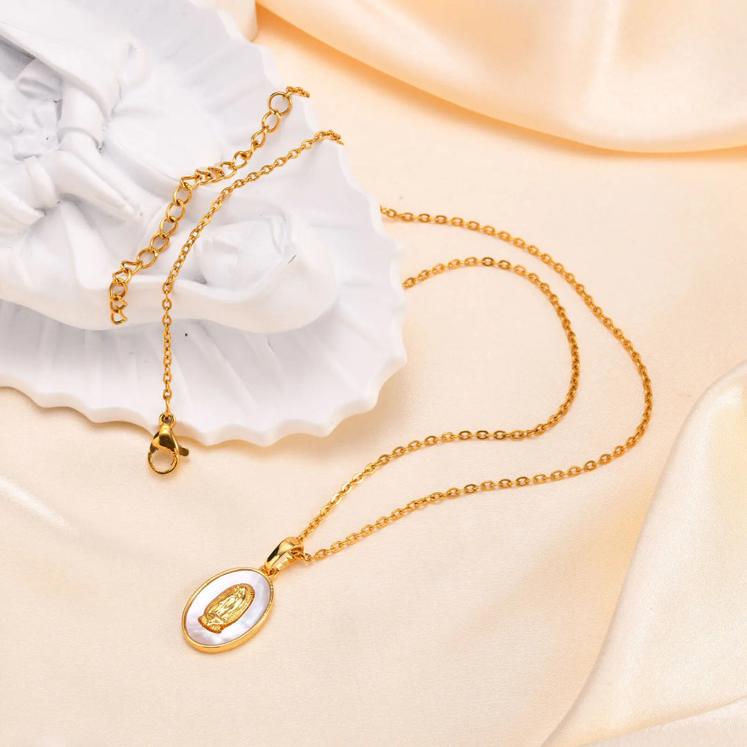 Collana con Ciondolo Ovale di la Vierge in Oro