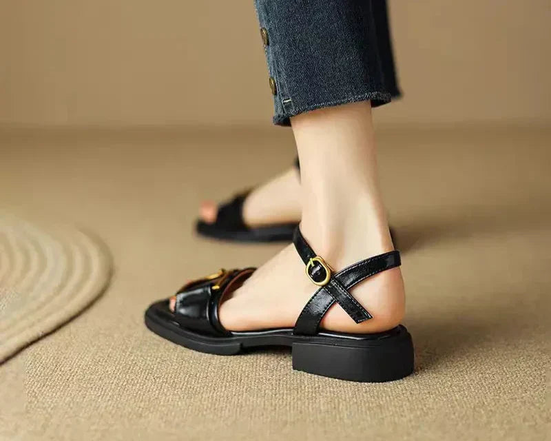 Trish | Semplice Buckle Estate Sandali