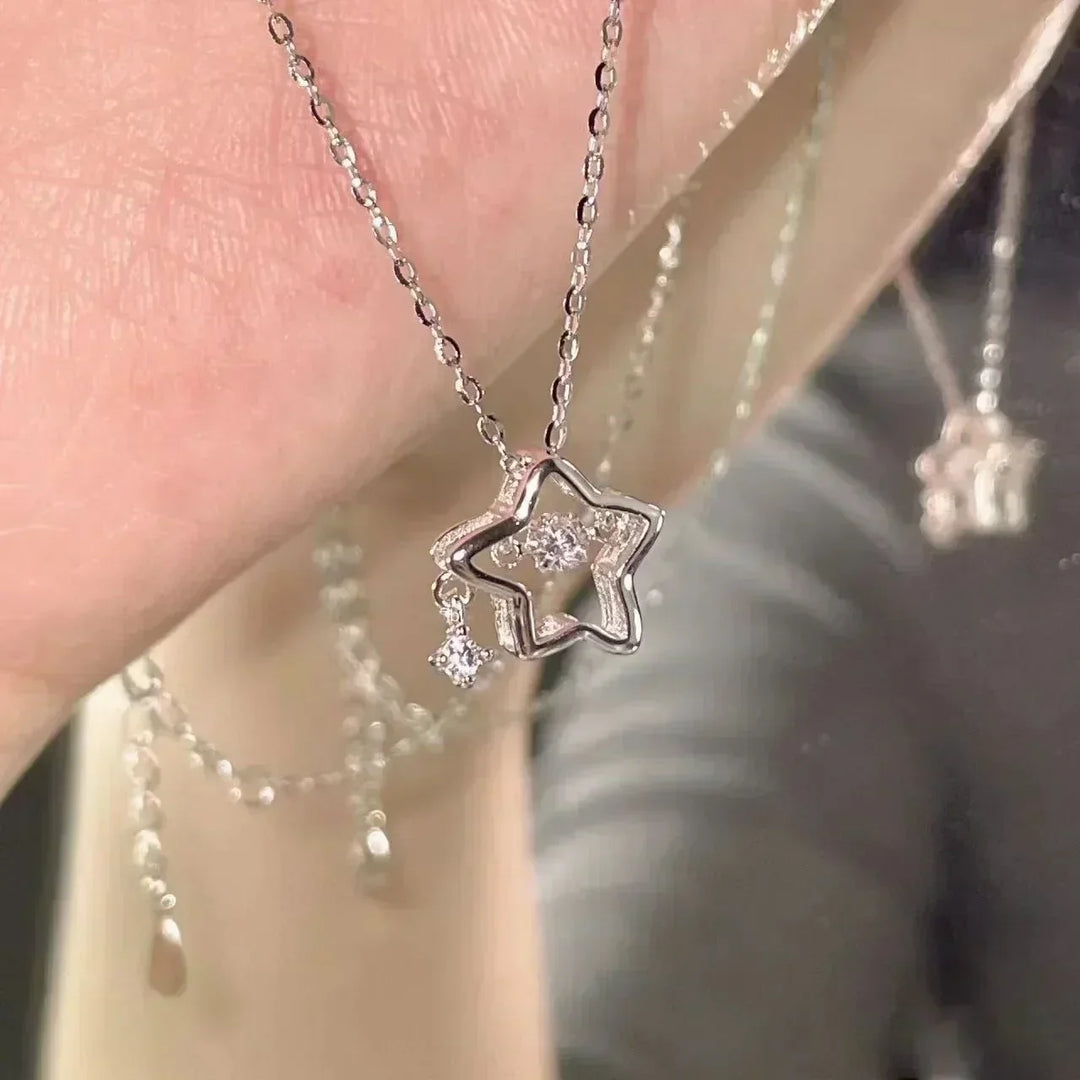 Collana Elegante con Ciondolo in Fiore Metallico Ondulé