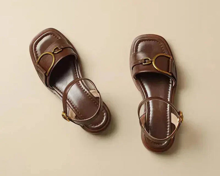 Trish | Semplice Buckle Estate Sandali