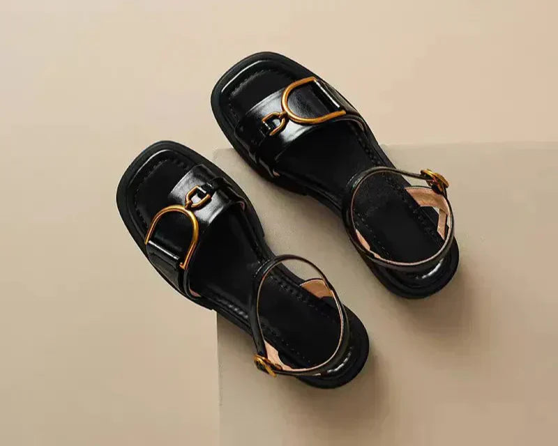 Trish | Semplice Buckle Estate Sandali