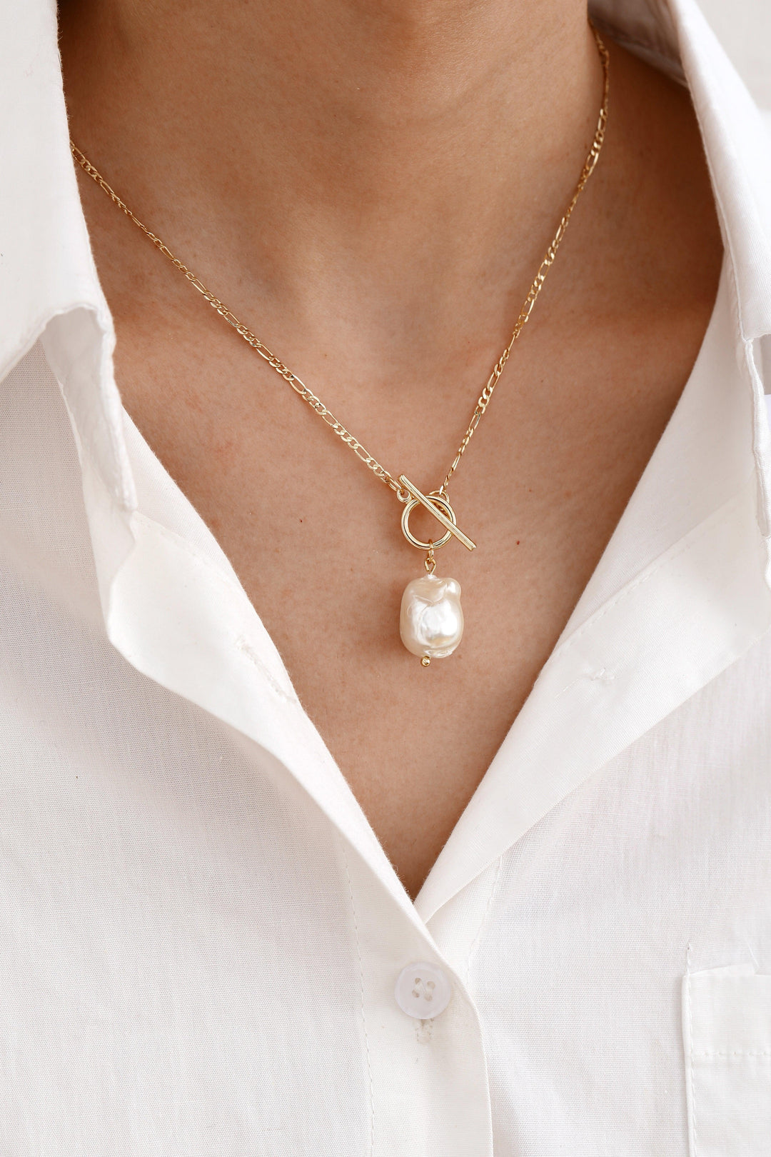 Collana Elegante con Perla Dorata