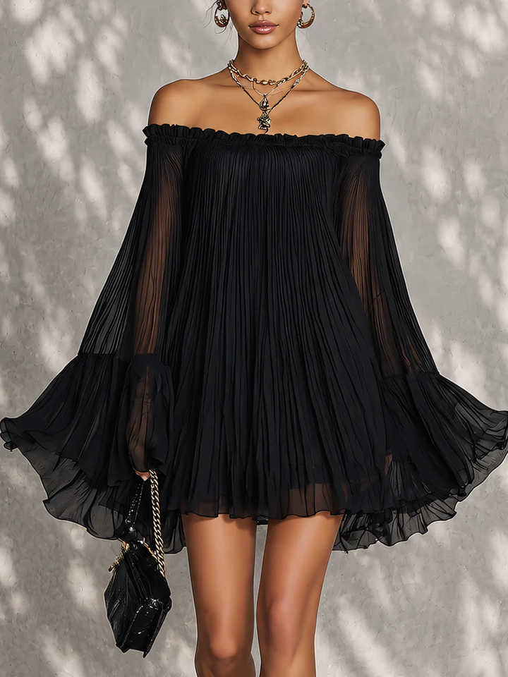 Maeve | Nero Mini Abito with Bell Sleeves and Ruched Spalle Scoperte Neckline
