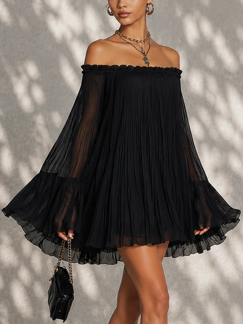 Maeve | Nero Mini Abito with Bell Sleeves and Ruched Spalle Scoperte Neckline