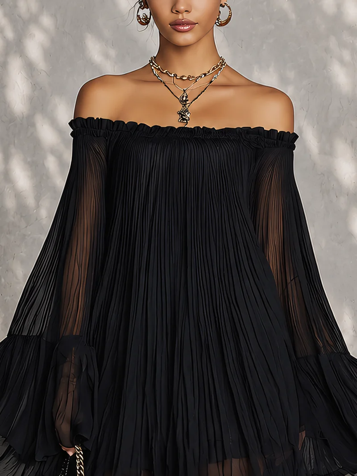 Maeve | Nero Mini Abito with Bell Sleeves and Ruched Spalle Scoperte Neckline