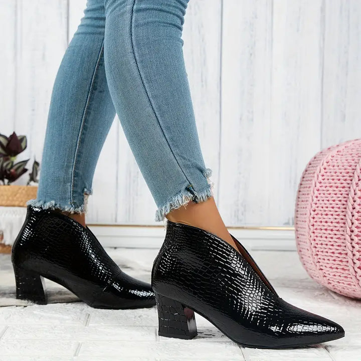 Luz | Women's Textured Ankle Stivali with Curved Cut and Mid Block Tacco