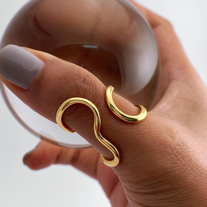 Chic Anello with Asymmetric Wave