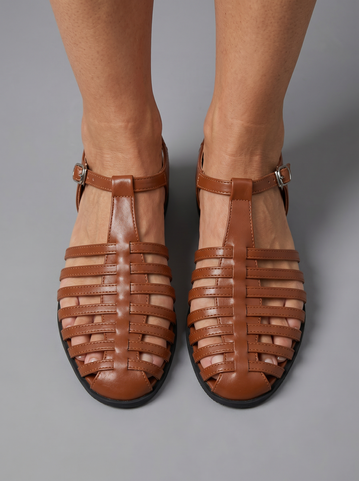 Kitty | Semplice Cross Strap Buckle Estate Sandali