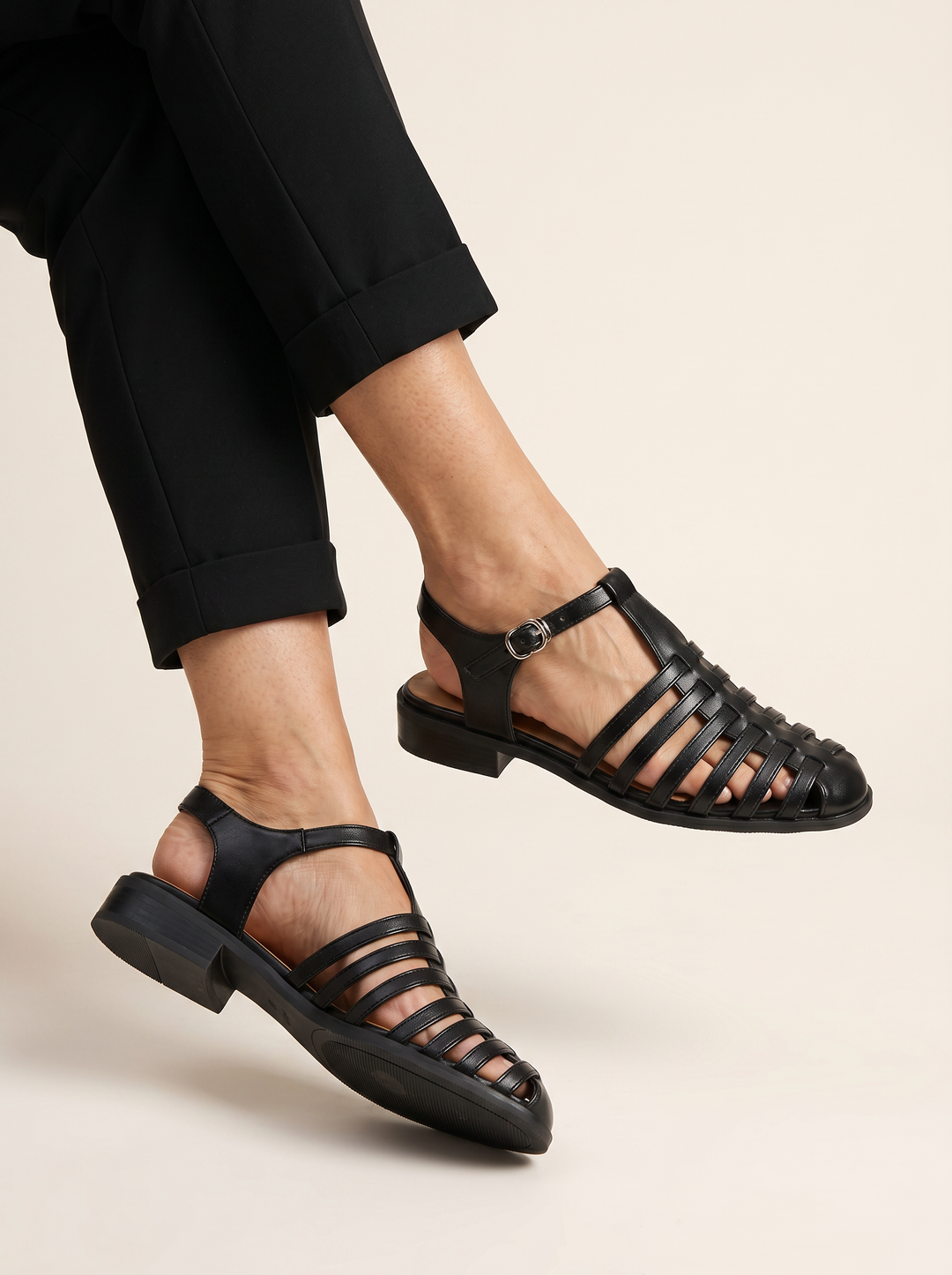 Kitty | Semplice Cross Strap Buckle Estate Sandali