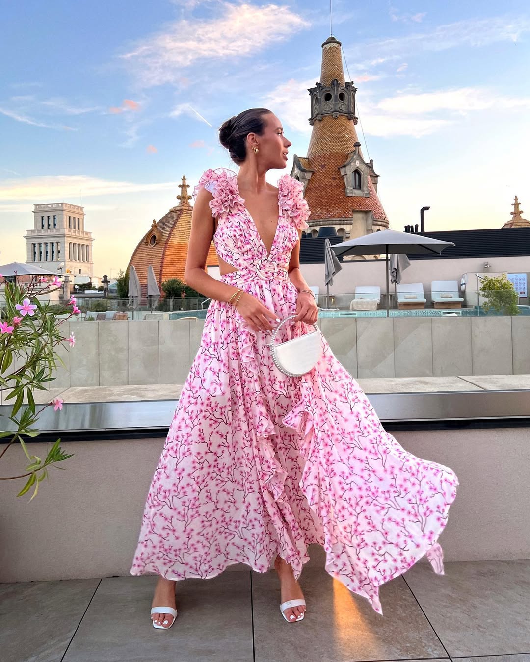 Maeve | Abito Maxi Floreale con Fiori 3D e Cut-Out