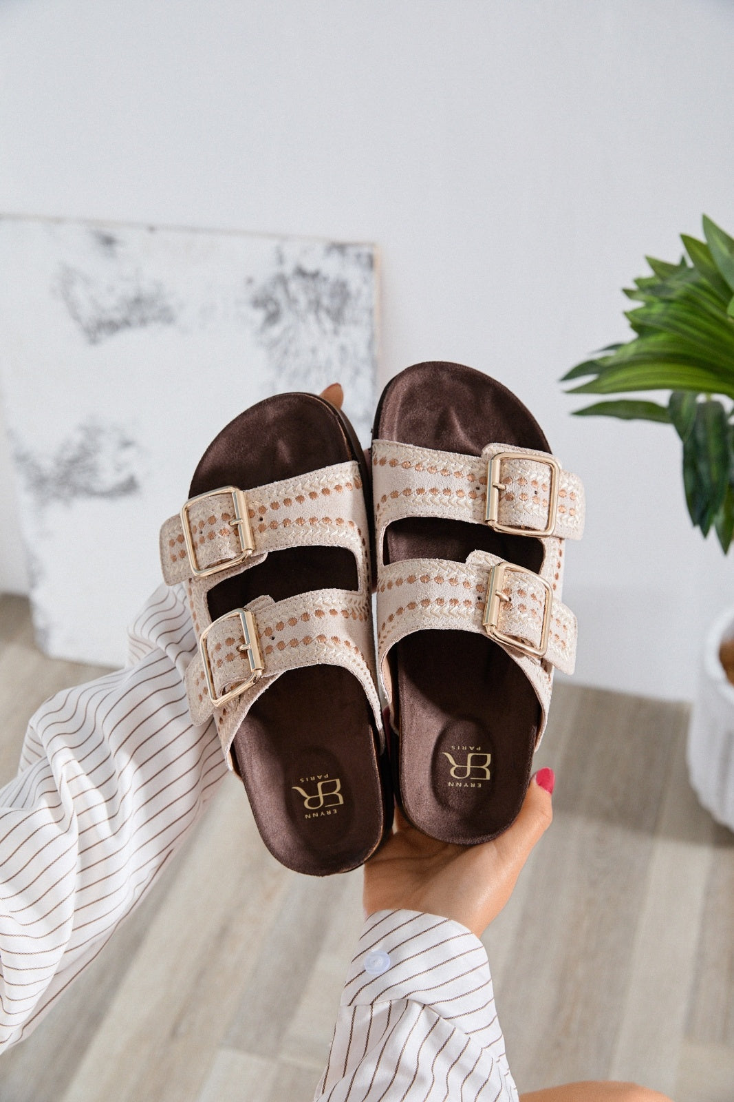 Coraline | Beige Wedge Sandalo