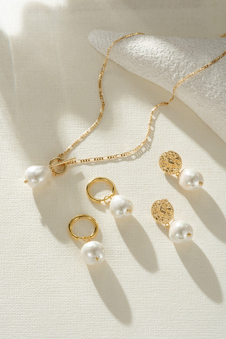Collana Elegante con Perla Dorata