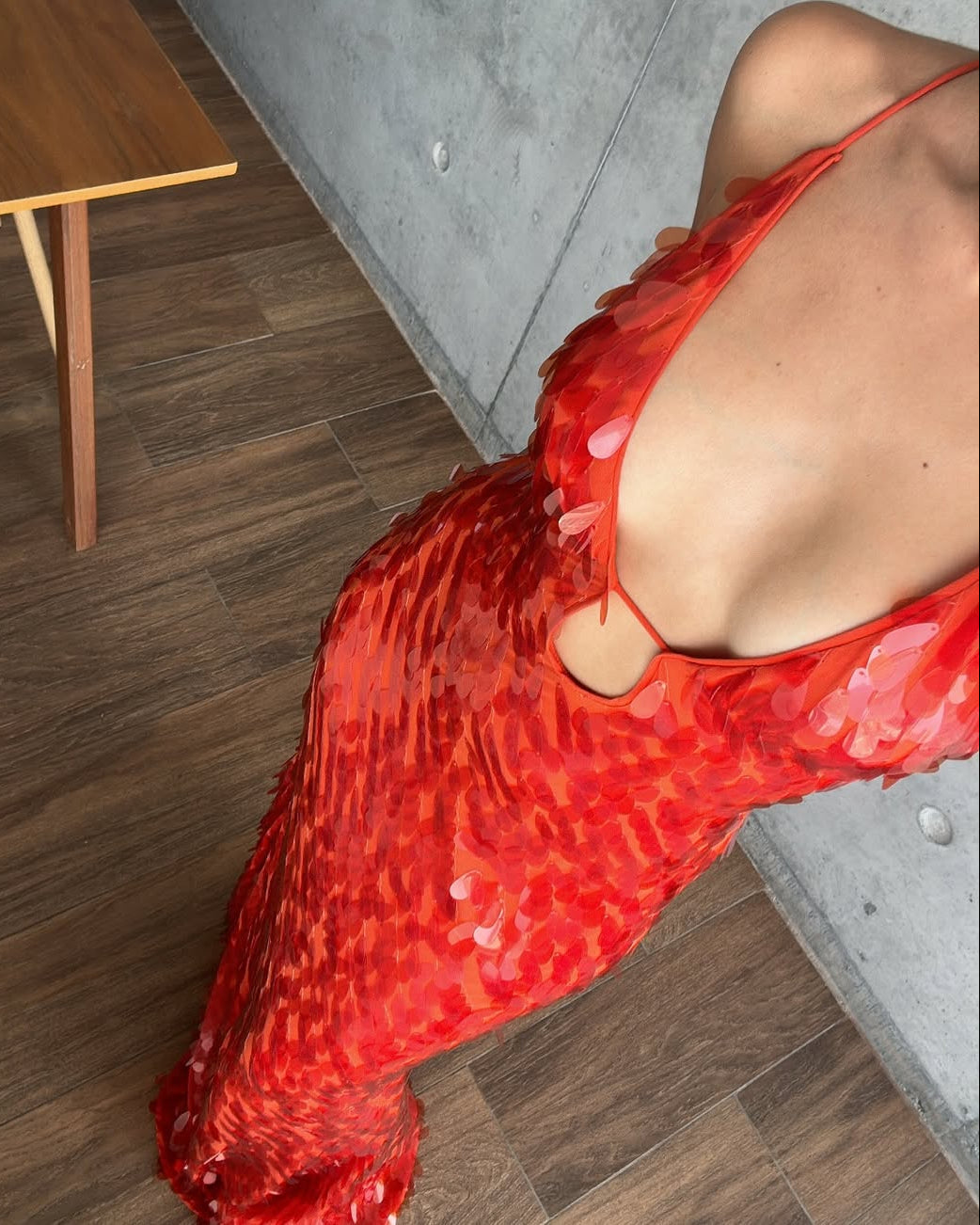 Veronica | Abito Maxi in Paillettes, Scollo a V e Spalline Sottili