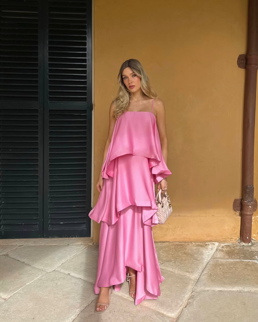Stevie | Abito Maxi in Raso a Balze con Schiena Scoperta