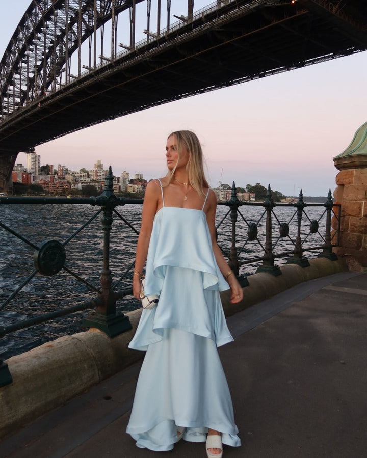 Stevie | Abito Maxi in Raso a Balze con Schiena Scoperta